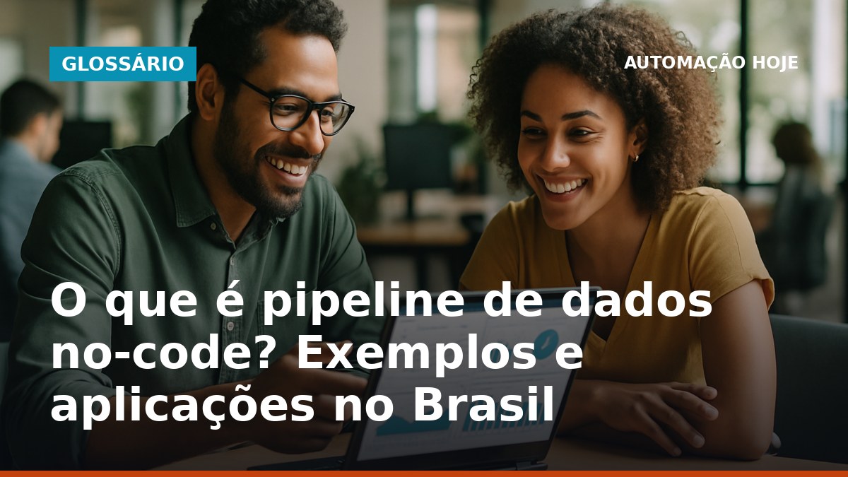 Profissionais analisando pipeline de dados no-code em dashboard no escritório brasileiro