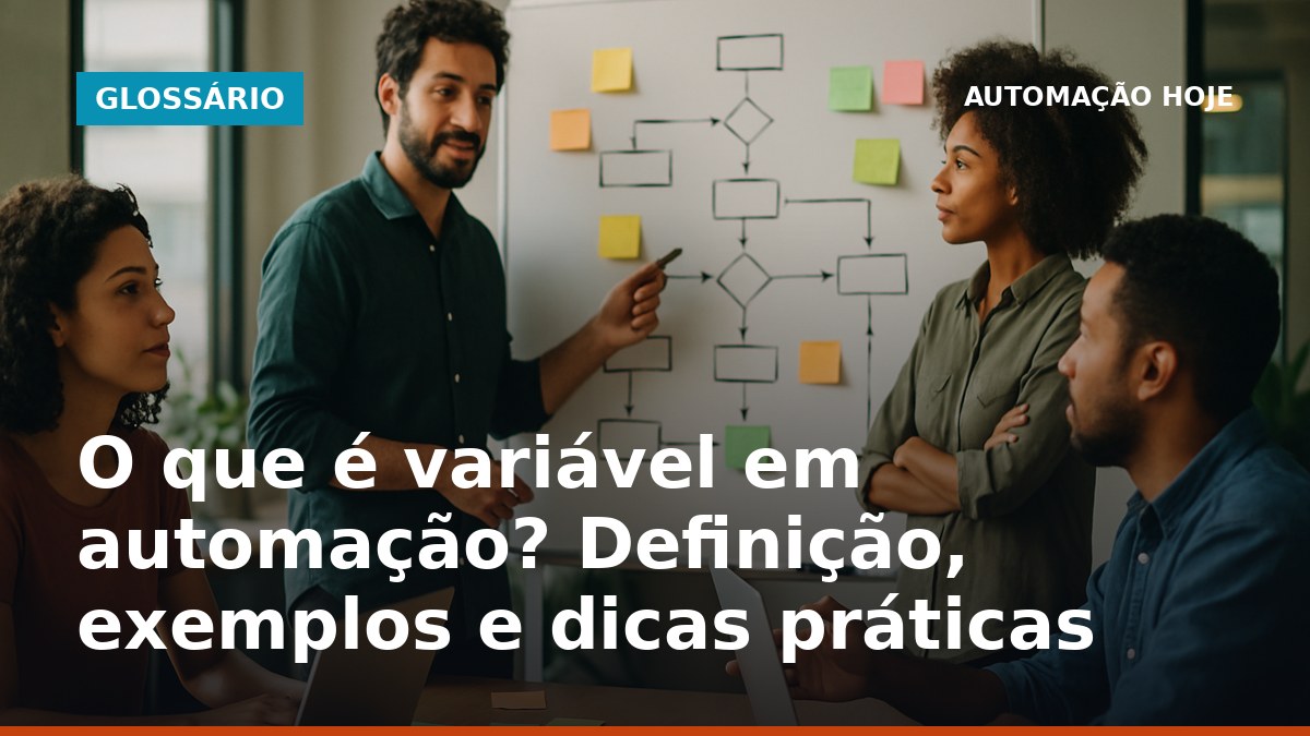 Profissionais brasileiros discutindo fluxos de automação e variáveis em quadro branco