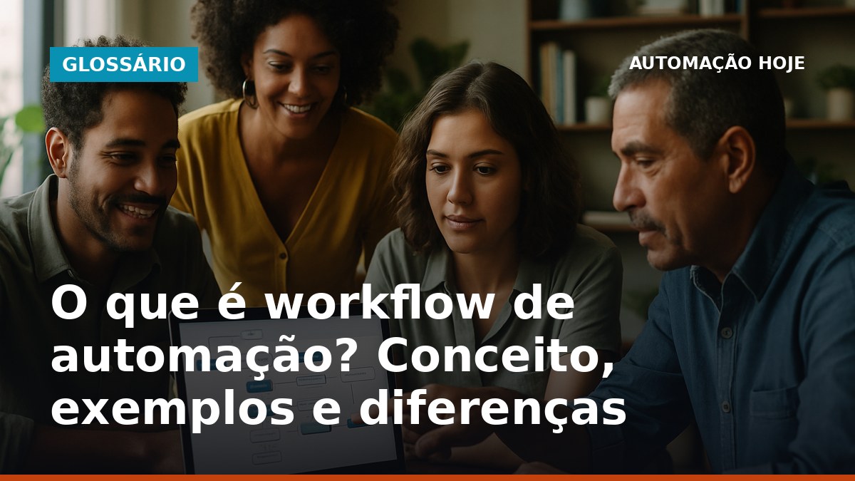 Equipe brasileira discutindo workflow de automação em notebook com fluxograma visível.