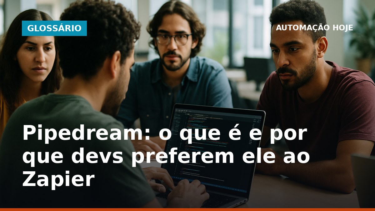 Desenvolvedores brasileiros programando automações no Pipedream com código Node.js, discutindo fluxo em equipe